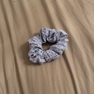 brandy melville floral scrunchie